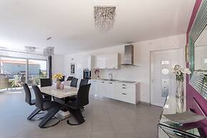 In Center Near the Marina and Beach