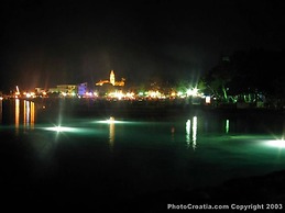 Room in Apartment - Great Location Just a Short Walk From the Beach an