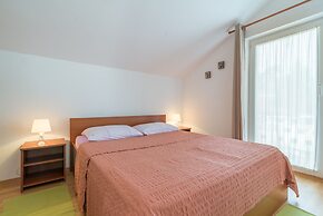 Room in Apartment - Great Location Just a Short Walk From the Beach an