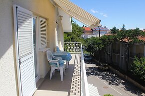 Room in Apartment - Great Location Just a Short Walk From the Beach an