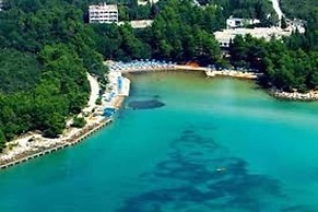 Apartment for 4 Guests Near the Beach in Biograd, Lovely Garden Modern