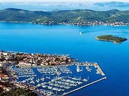 Apartment for 4 Guests Near the Beach in Biograd, Lovely Garden Modern