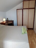 Apartment for 4 Guests Near the Beach in Biograd, Lovely Garden Modern