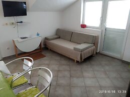 Apartment for 4 Guests Near the Beach in Biograd, Lovely Garden Modern