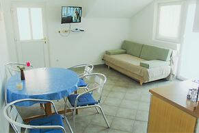 Apartment for 4 Guests Near the Beach in Biograd, Lovely Garden Modern