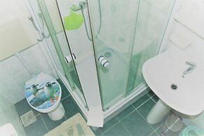 Apartment for 4 Guests Near the Beach in Biograd, Lovely Garden Modern