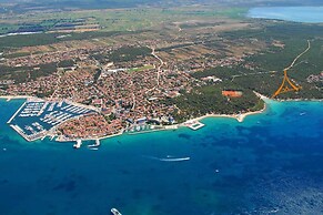 Apartment for 4 Guests Near the Beach in Biograd, Lovely Garden Modern