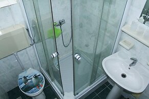 Apartment for 4 Guests Near the Beach in Biograd, Lovely Garden Modern