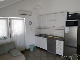 Apartment for 4 Guests Near the Beach in Biograd, Lovely Garden Modern