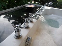 Villa Ginborn Amazing 5 Bdr Sea View Pool Villa