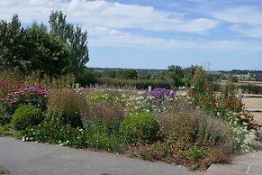 Super Spacious Barn Conversion With Free Wifi, Netflix Fireplace