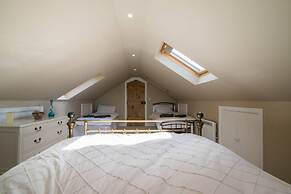 Super Spacious Barn Conversion With Free Wifi, Netflix Fireplace