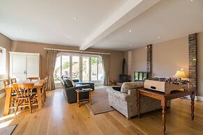 Super Spacious Barn Conversion With Free Wifi, Netflix Fireplace