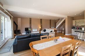 Super Spacious Barn Conversion With Free Wifi, Netflix Fireplace