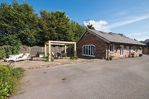 Super Spacious Barn Conversion With Free Wifi, Netflix Fireplace