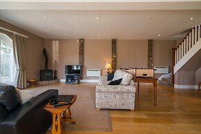 Super Spacious Barn Conversion With Free Wifi, Netflix Fireplace