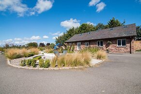 Super Spacious Barn Conversion With Free Wifi, Netflix Fireplace