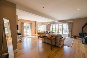 Super Spacious Barn Conversion With Free Wifi, Netflix Fireplace