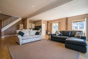 Super Spacious Barn Conversion With Free Wifi, Netflix Fireplace