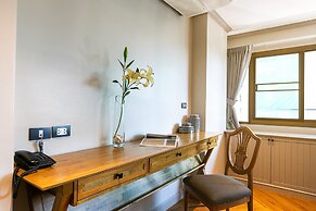 Your Private Oasis Stylish 2br With Spacious Living Room and Pool Acce