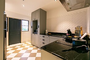 Your Private Oasis Stylish 2br With Spacious Living Room and Pool Acce