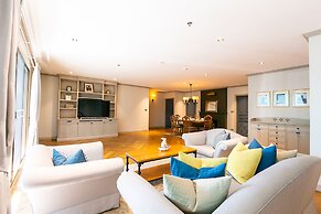 Your Private Oasis Stylish 2br With Spacious Living Room and Pool Acce