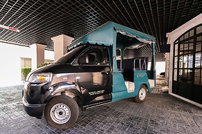 Your Private Oasis Stylish 2br With Spacious Living Room and Pool Acce