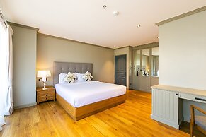 Your Private Oasis Stylish 2br With Spacious Living Room and Pool Acce