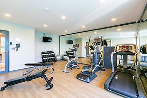 Your Private Oasis Stylish 2br With Spacious Living Room and Pool Acce