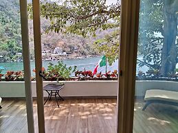 Luxury Beach Frontage Villa With Amazing Views for Rent