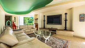Luxury Beach Frontage Villa With Amazing Views for Rent