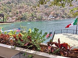Luxury Beach Frontage Villa With Amazing Views for Rent