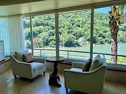 Luxury Beach Frontage Villa With Amazing Views for Rent