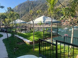 Luxury Beach Frontage Villa With Amazing Views for Rent