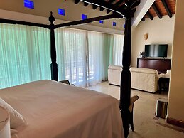 Luxury Beach Frontage Villa With Amazing Views for Rent