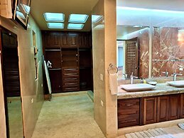 Luxury Beach Frontage Villa With Amazing Views for Rent