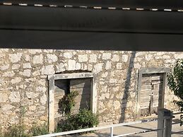 No5 Town-view Attic Studio