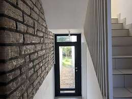 No5 Town-view Attic Studio