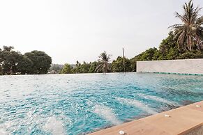 Safari 1br Pool,gym Walk to Beach