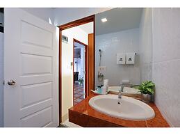 Pool Access Hotel Near Fitness Street soi Ta Iad