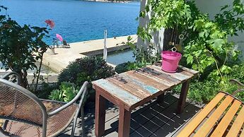 Apartment Located Directly on the Sea, With sea Views and Stunning Vie