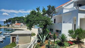 Apartment Located Directly on the Sea, With sea Views and Stunning Vie