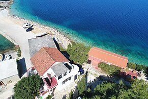 Apartment Located Directly on the Sea, With sea Views and Stunning Vie