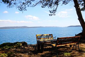 Apartment Located Directly on the Sea, With sea Views and Stunning Vie