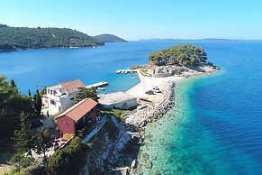 Apartment Located Directly on the Sea, With sea Views and Stunning Vie