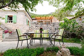 Traditional Stone House Adrian