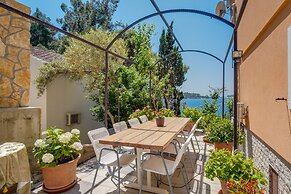 An Apartment Kamelia