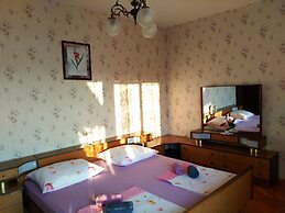 New And Completely Renovated Apartment 5-1