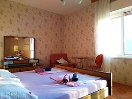 New And Completely Renovated Apartment 5-1