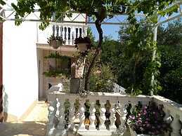 New And Completely Renovated Apartment 5-1